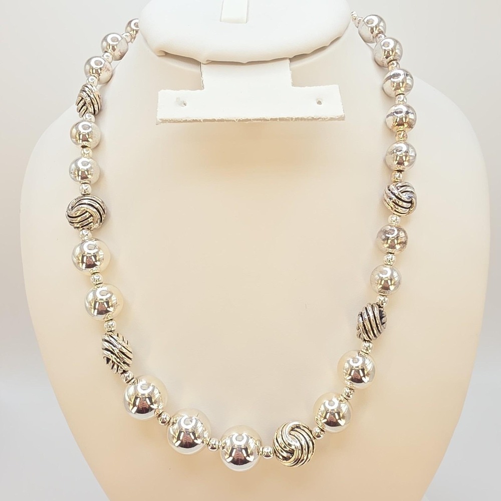 New! Vintage NRT Necklace Smooth‎ & Textured Swirl Beads Silver Tone 18" In Box